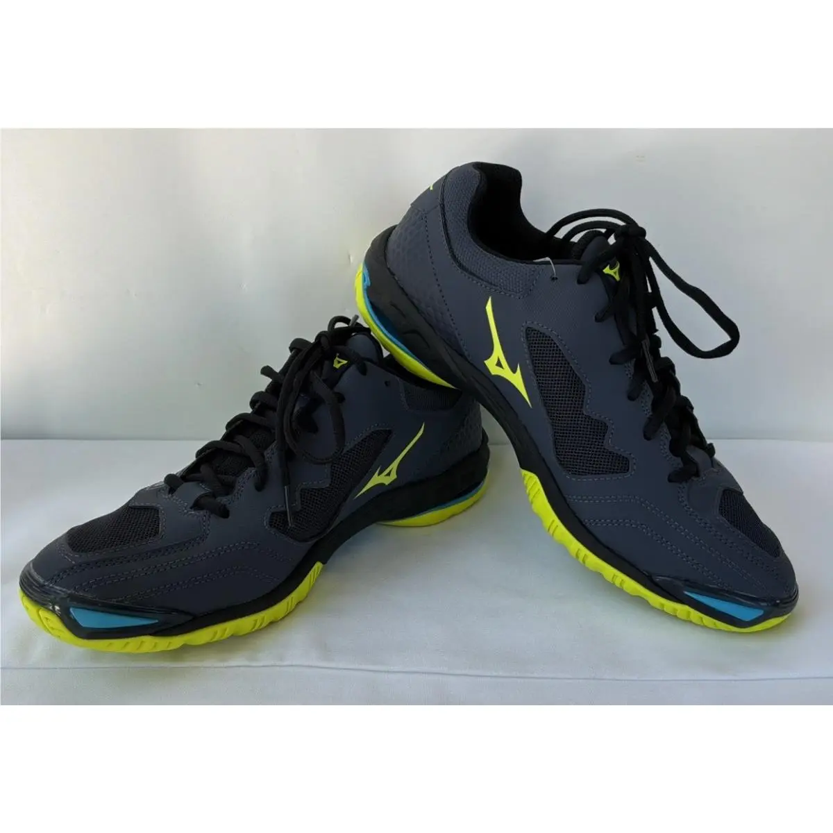 Mizuno Wave Phantom 2 Indoor Volleyball / Handball Court Shoes Size 9 W/box