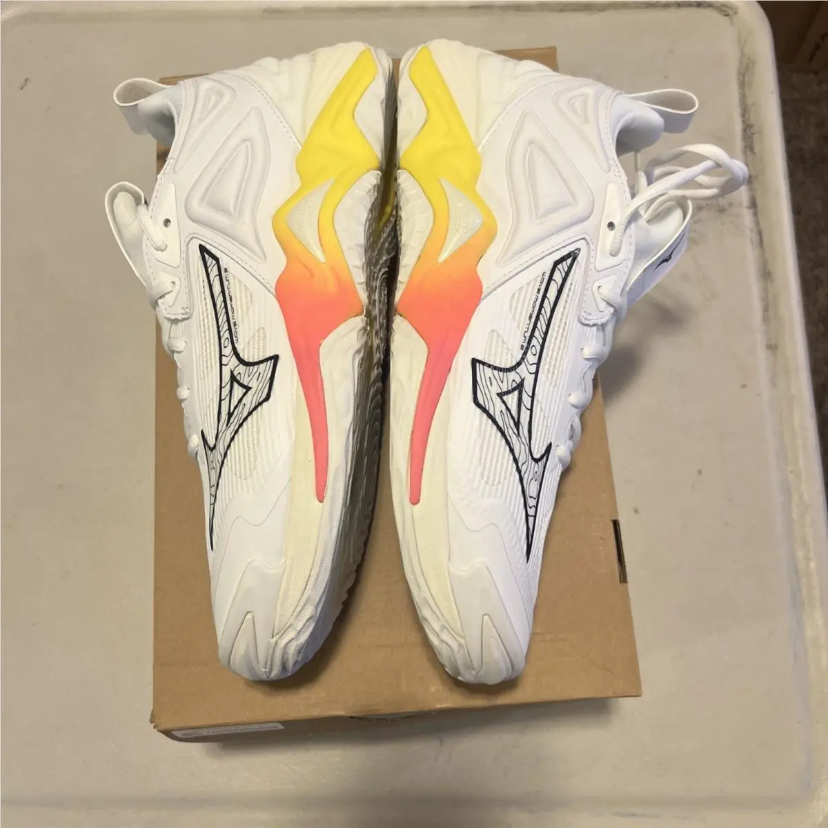 Mizuno shoes - MIZUNO WAVE MOMENTUM 3 - WAVE MOMENTUM - White 1