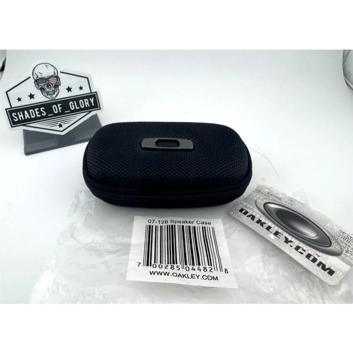 Speaker Case Zippered Vault Clamshell Sunglasses Earpiece Black Small by Oakley