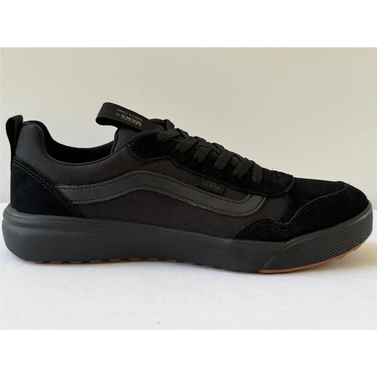 Range Exp Skate Sneaker SZ 10 M For Men`s in Suede Canvas Black Black by Vans