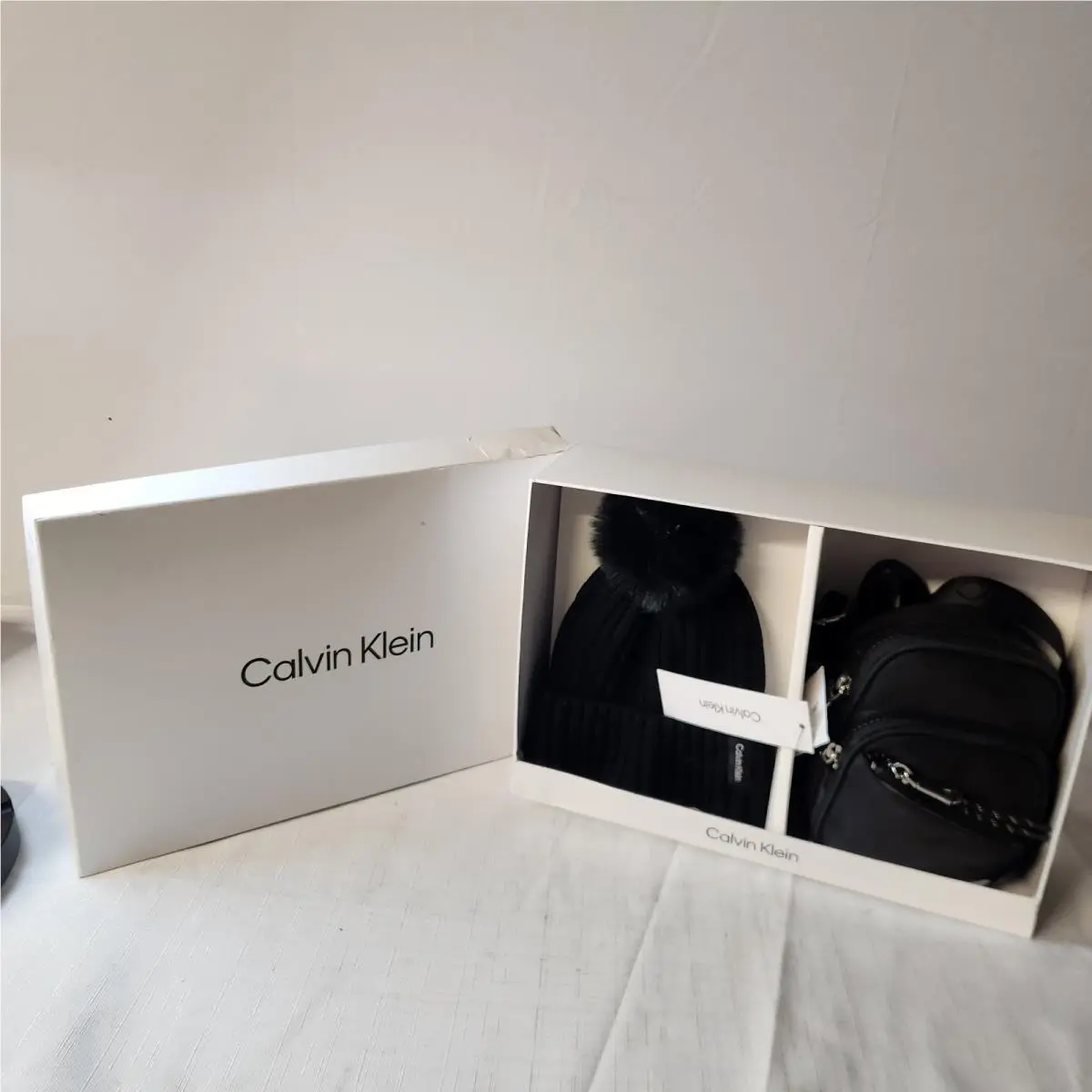 Gift Box W/ Cross Body Bag and Knitted Beanie W/ Tags D10 by Calvin Klein