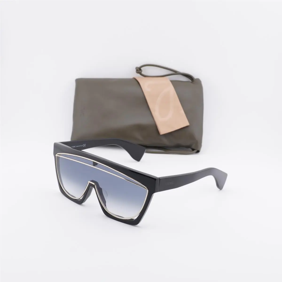 Loewe LW40012F 05B Black/gradient Smoke 0-0-150 Sunglasses