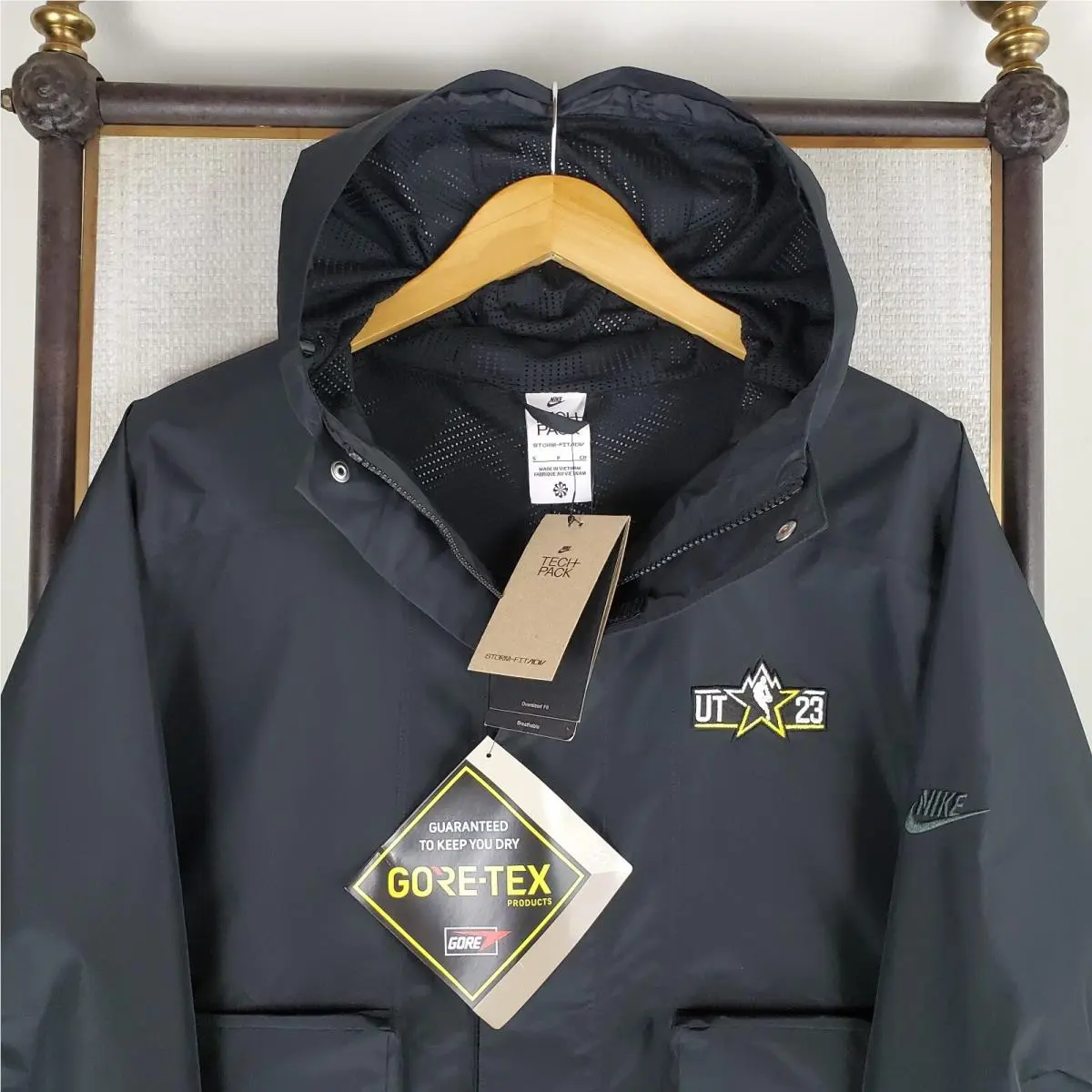 Nike clothing - golf casual jacket coat windbreaker swoosh nike fit full zip waterproof windproof vintage performance sportswear wicking breathable 2023 nba all star game storm fit advanvced goretex gore tex salt - Black 1