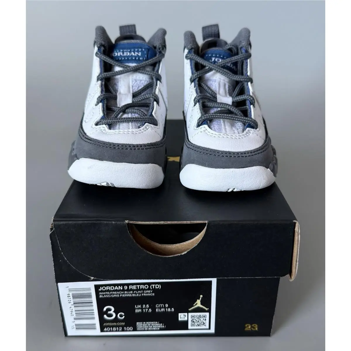 Nike shoes - White/Blue/Gray (UPC: 0198726479405) 0