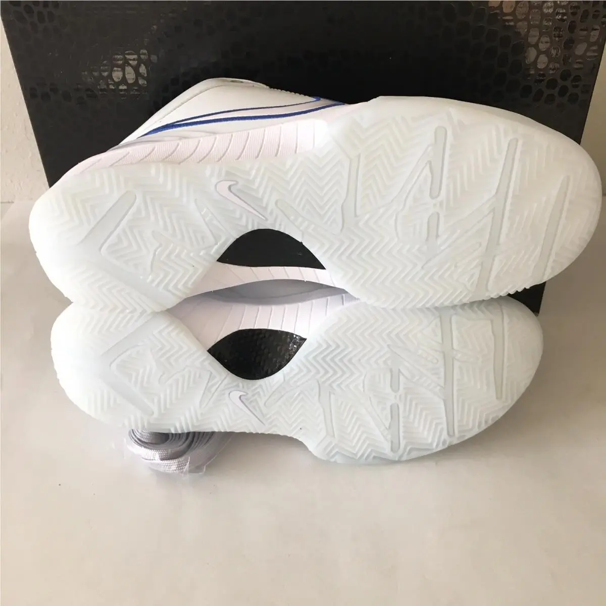 Nike shoes - Nike Kobe 4 - Kobe - White (UPC: 0198958882622) 8