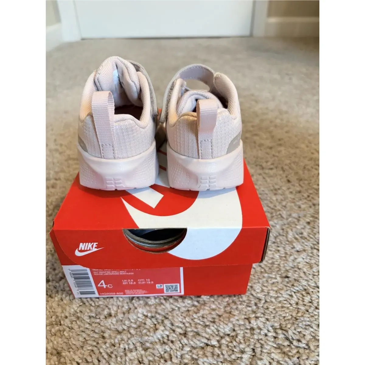 Nike shoes - Pink (UPC: 0198483561580) 0