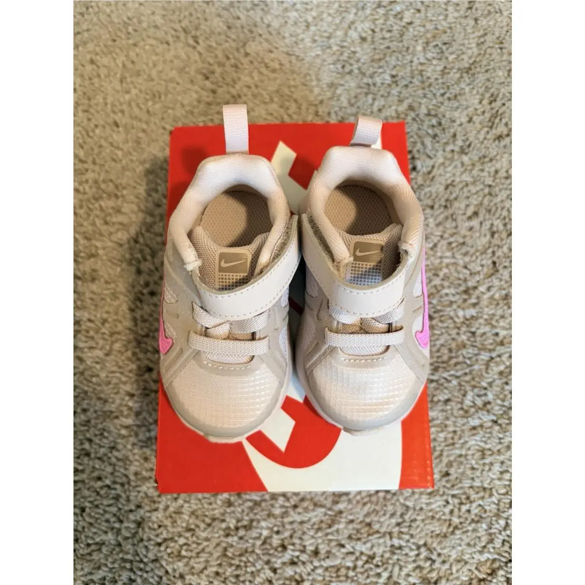Nike shoes - Pink (UPC: 0198483561580) 1