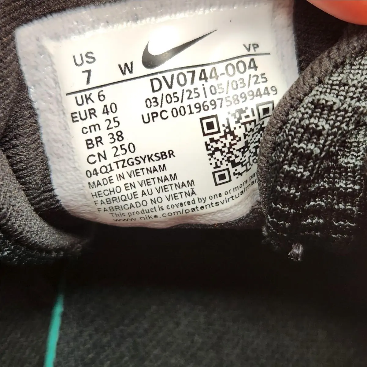 Nike shoes - Black 3