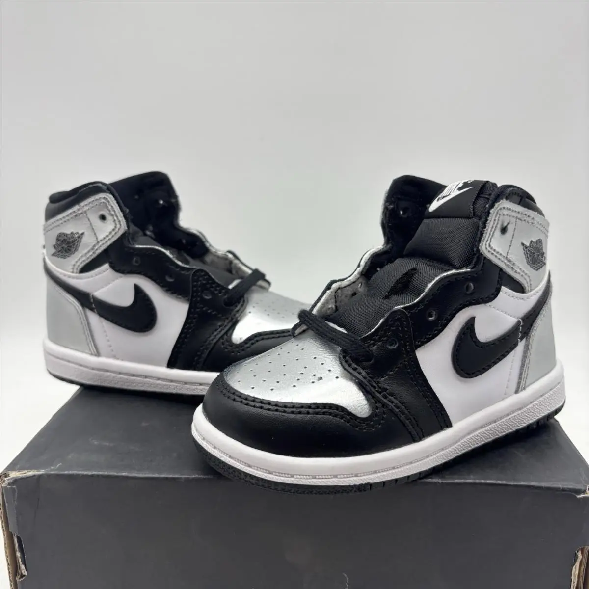 Nike shoes - Jordan 1 - Black 4
