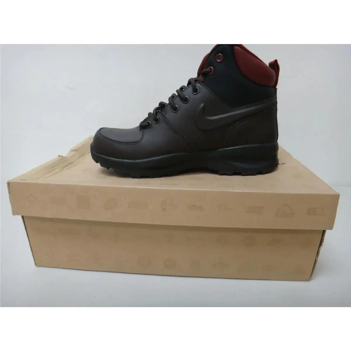Manoa Lth GS Youth 5.5Y Brown Black Tea Dark Team Red Leather Boots 47248 by Nike