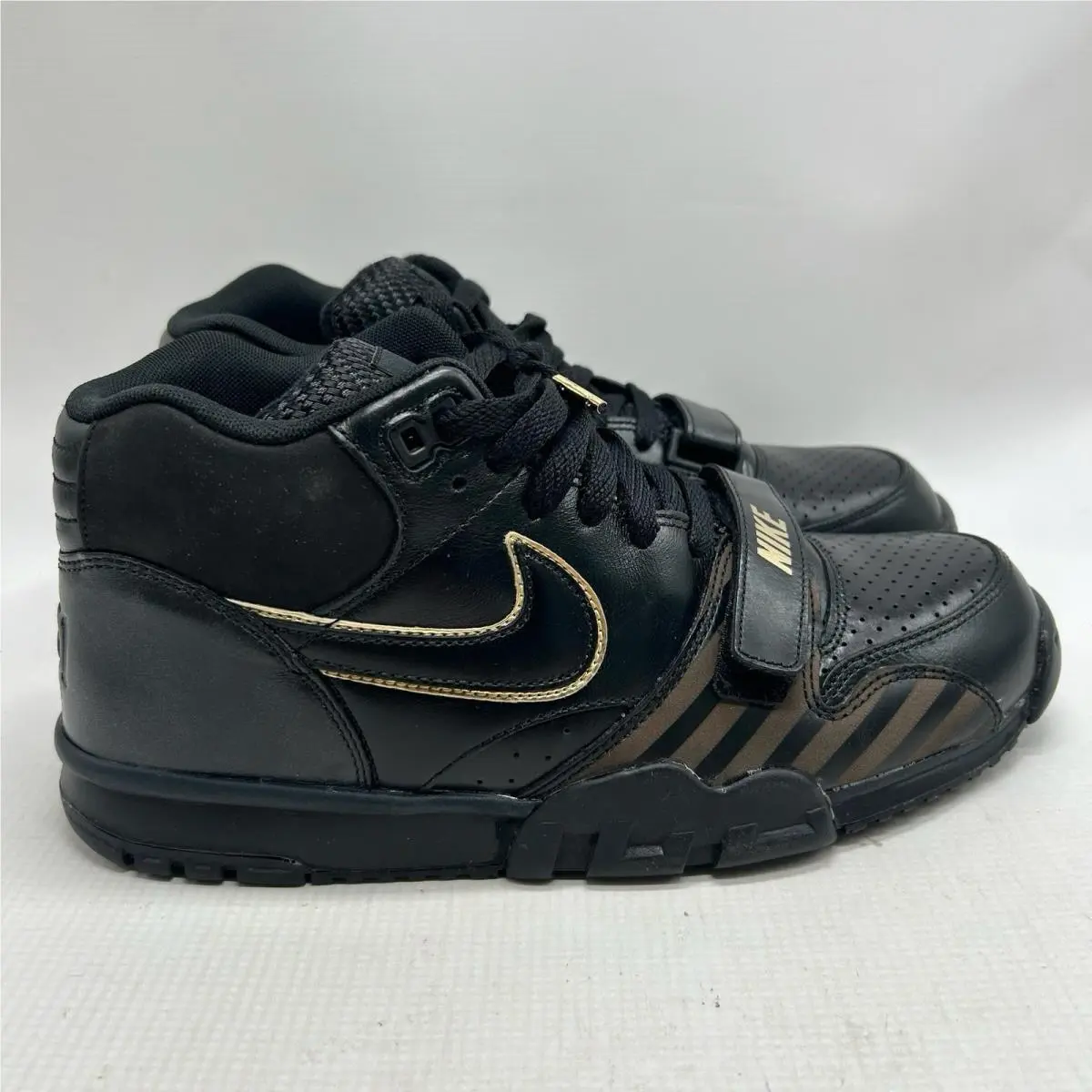 Nike shoes - Nike Air Trainer 1 Mid - 532303-090 - Black 2