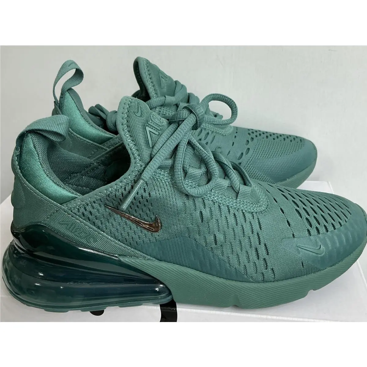Sneaker Air Max 270 Woman’s Low Top Bicoastal/chrome Box Size 7 by Nike