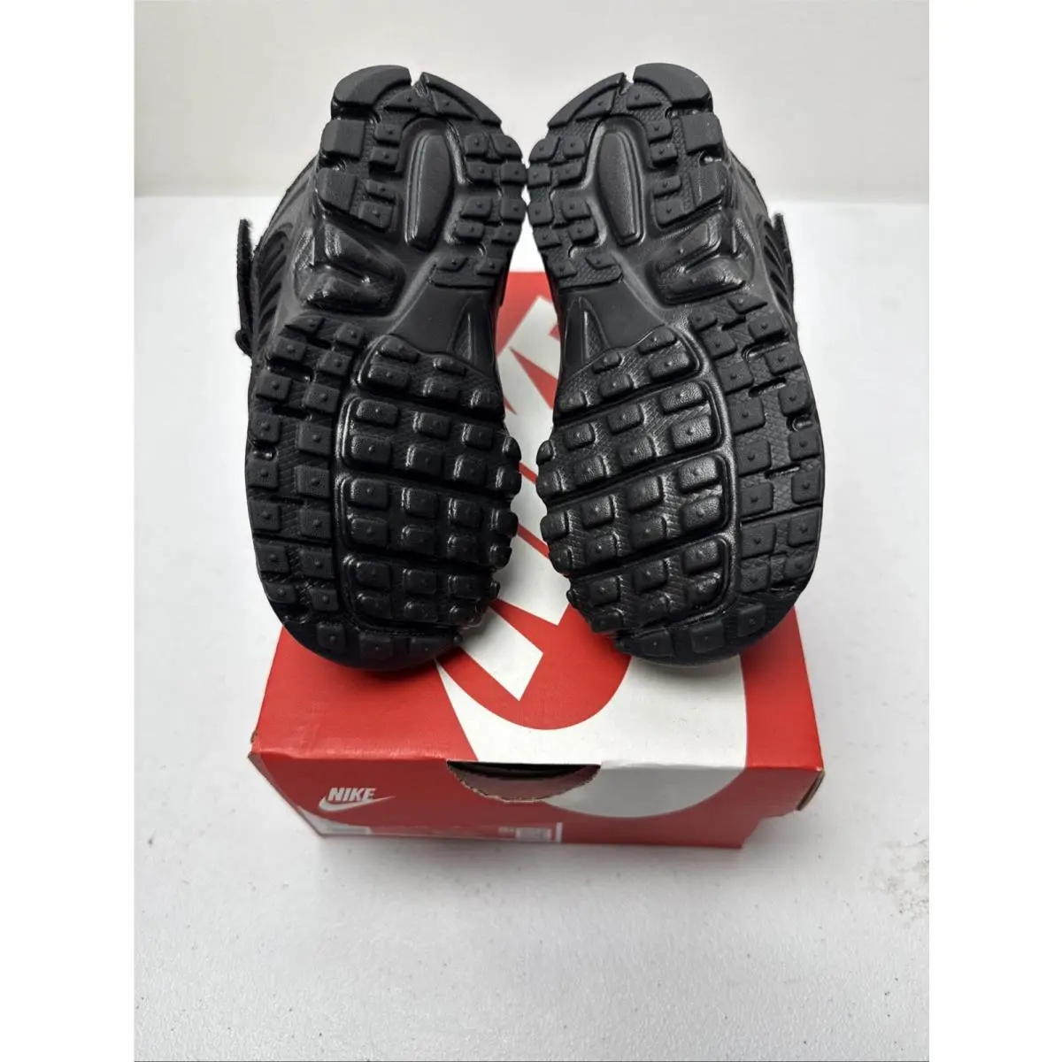 Nike shoes - Black (UPC: 0197864901953) 9