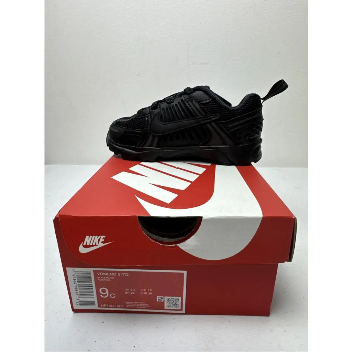 Nike shoes - Black (UPC: 0197864901953) 2