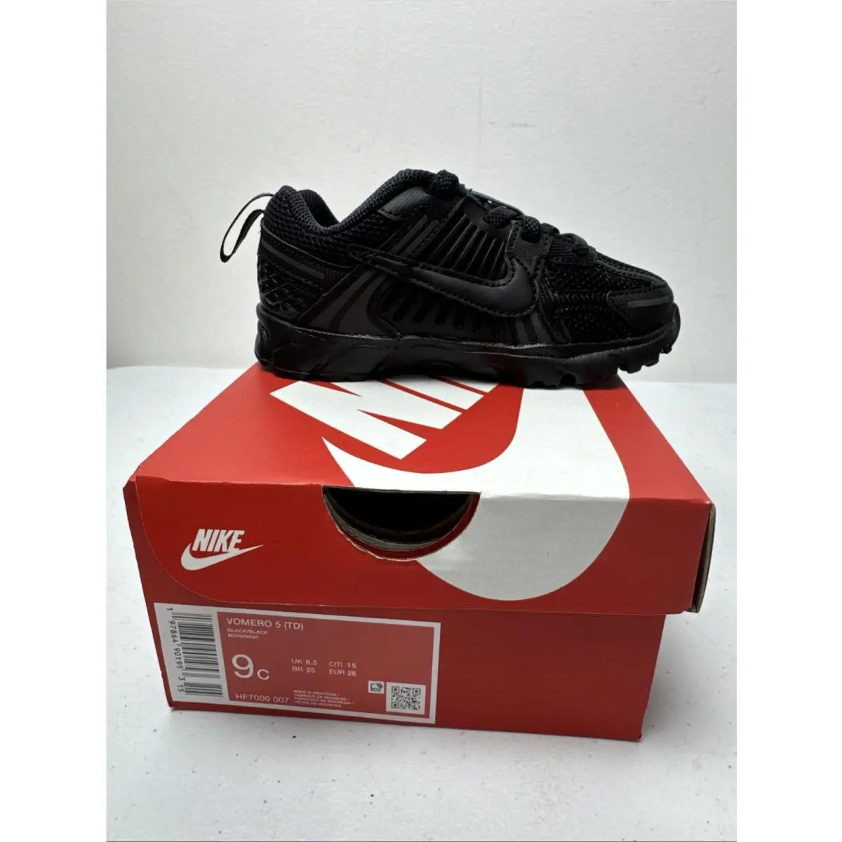 Nike shoes - Black (UPC: 0197864901953) 3