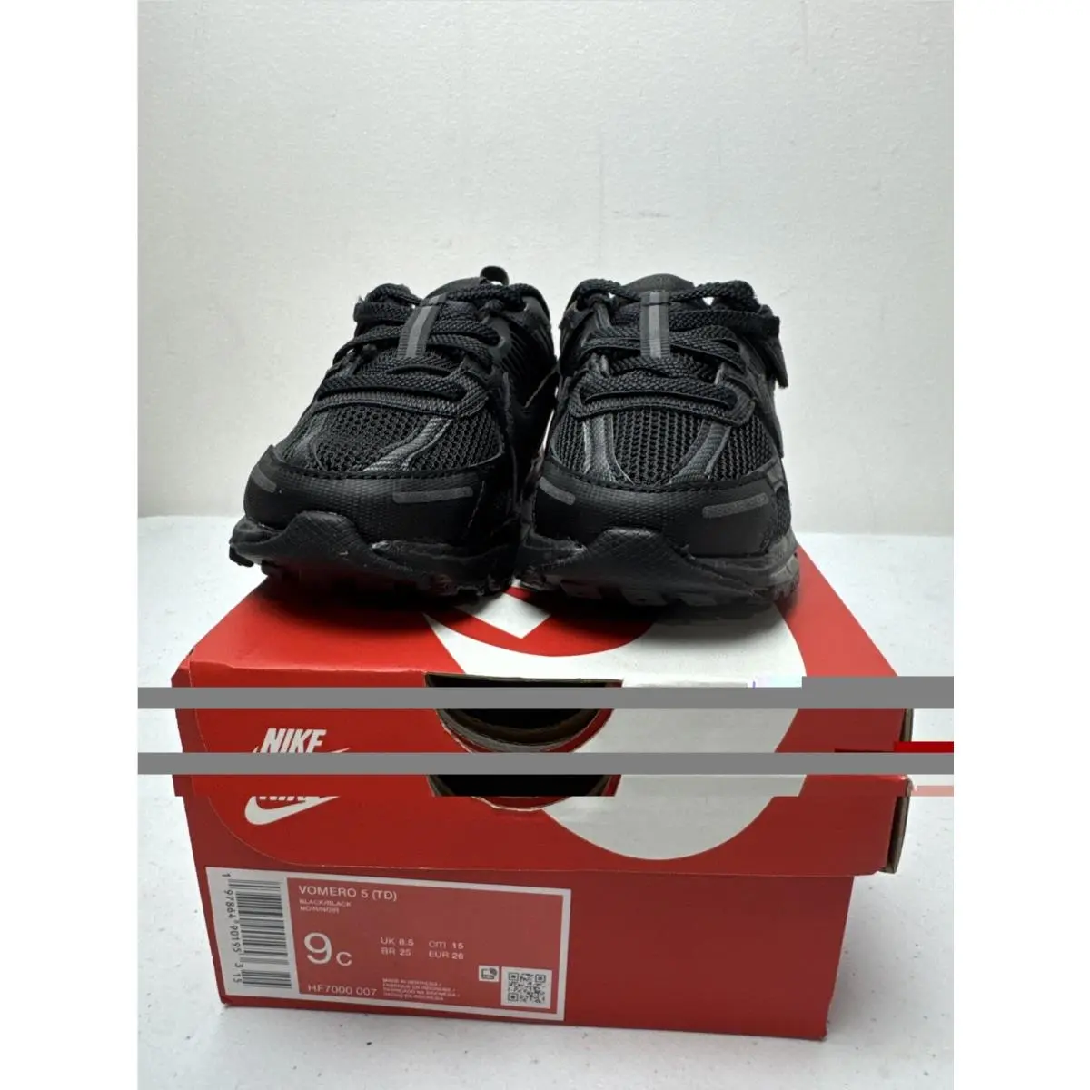 Nike shoes - Black (UPC: 0197864901953) 4