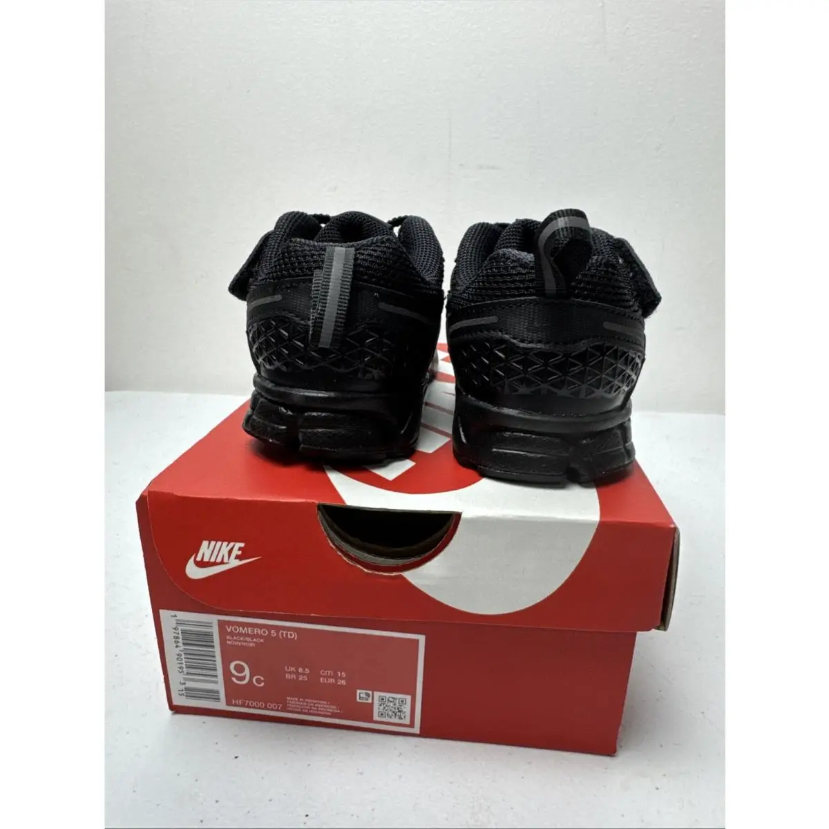 Nike shoes - Black (UPC: 0197864901953) 5