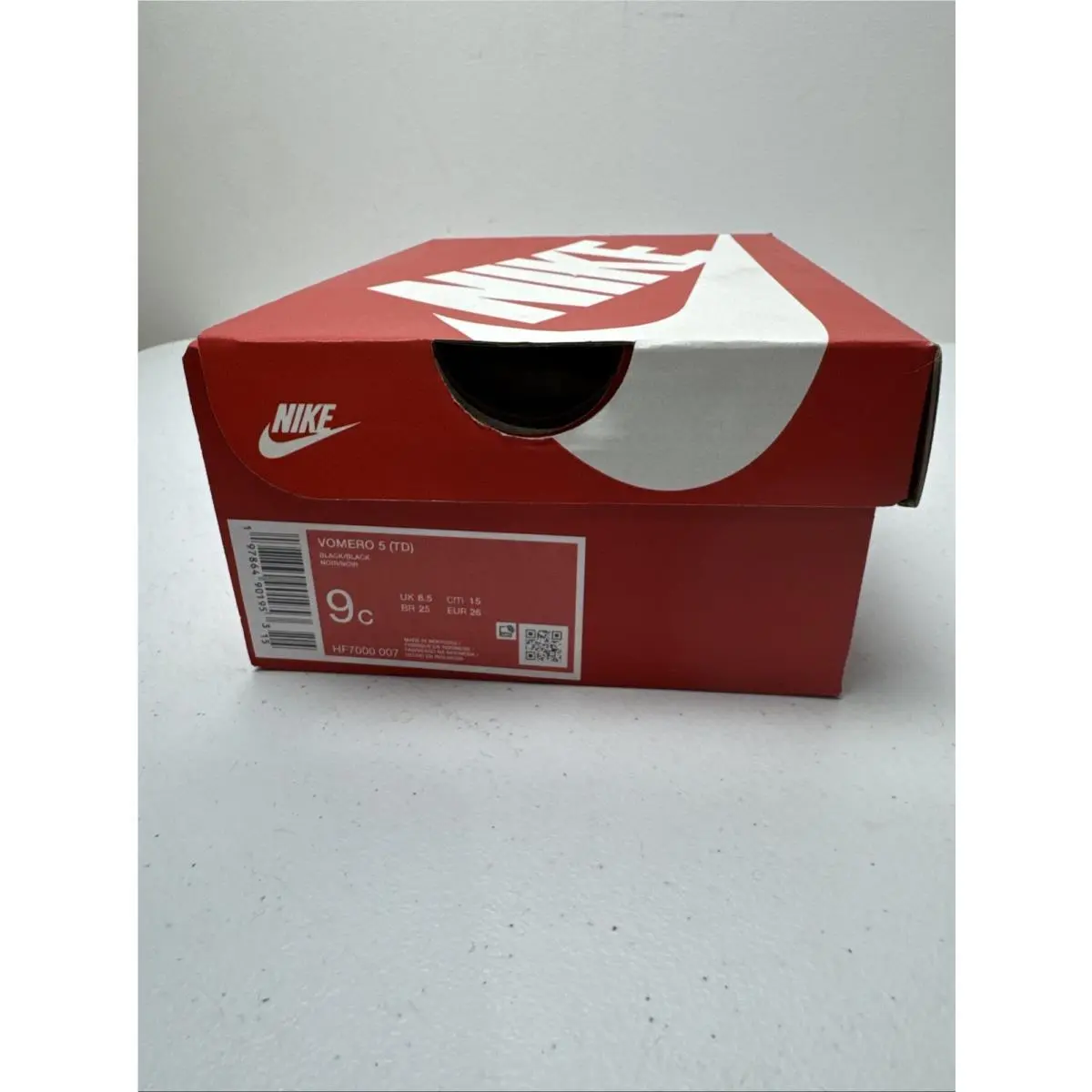 Nike shoes - Black (UPC: 0197864901953) 11