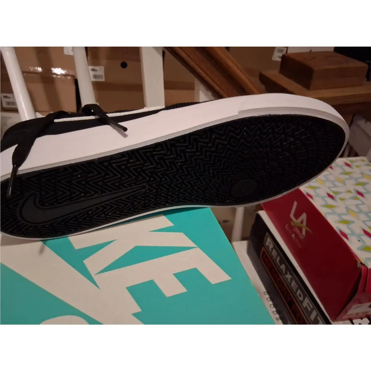 SB Charge Men`s Sneakers Size 10M by Nike