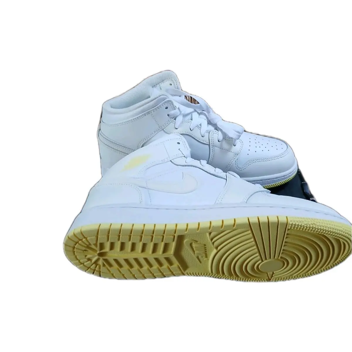 Nike shoes - Jordan Air 1 Mid GS - White 3