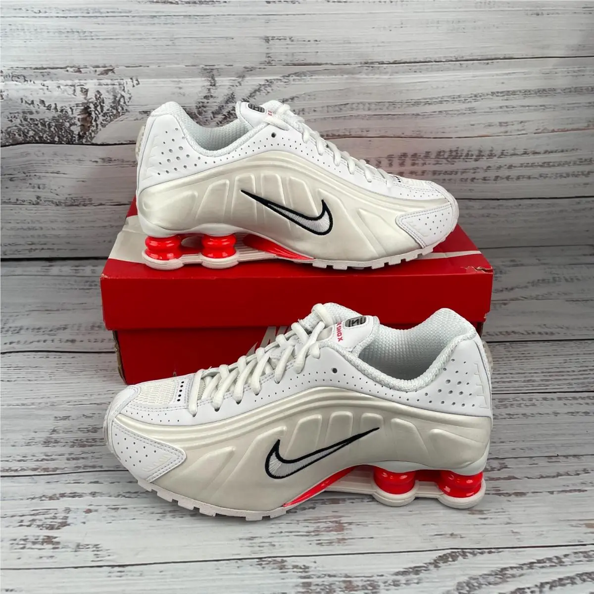 Nike Shox R4 Womens US 6 Sneakers White Phantom