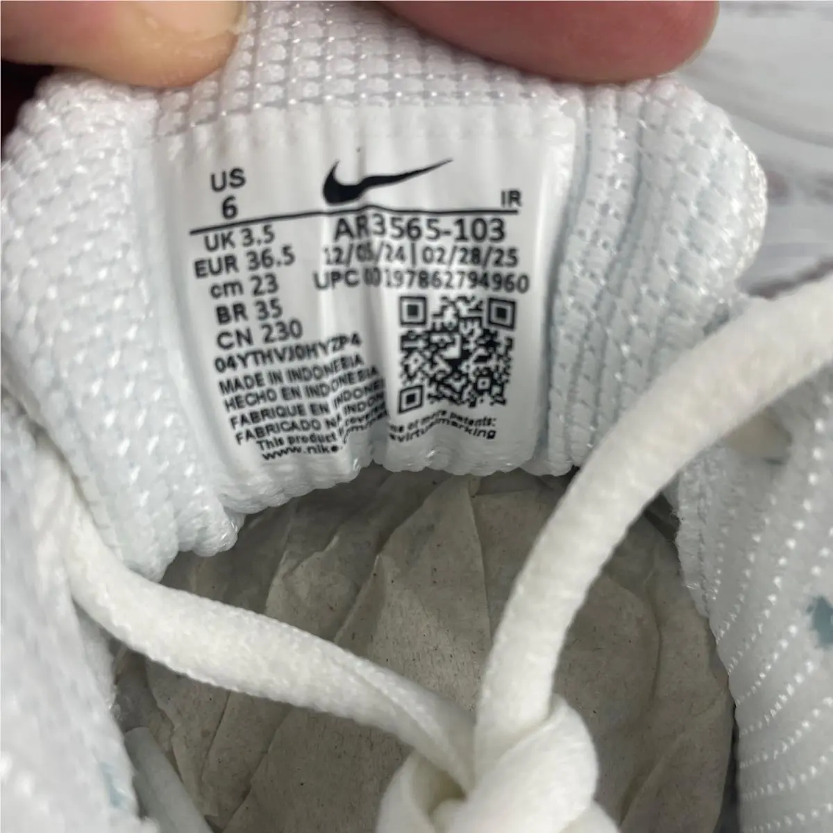 Nike shoes - Nike Shox R4 - Shox - White (UPC: 197862794960) 7
