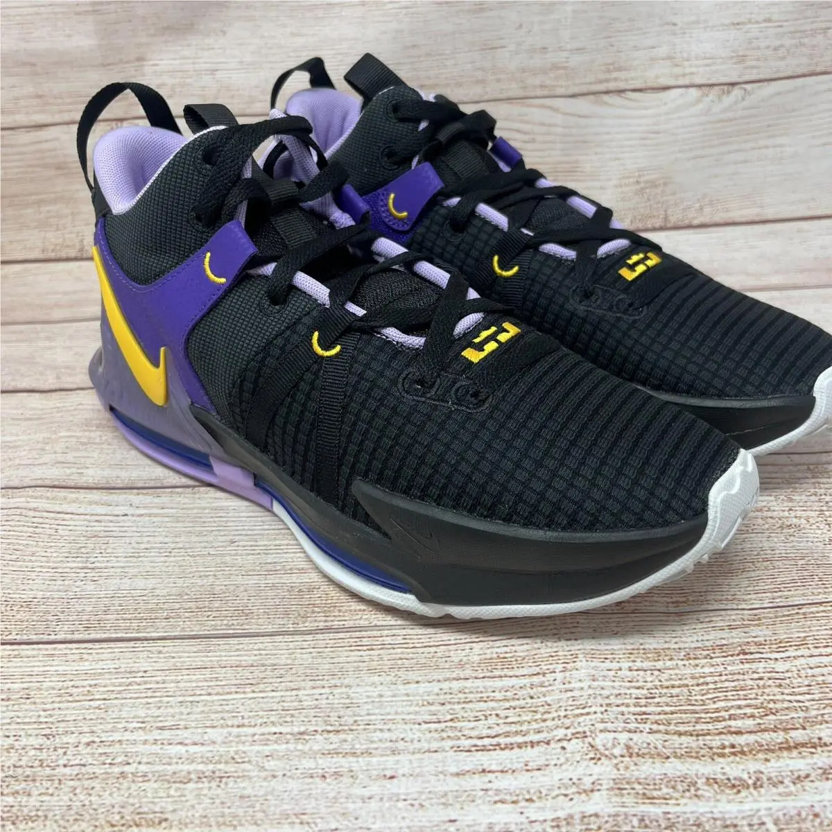 Lebron Witness Vii Basketball Black/university Gold DM1123-002 Size 9 by Nike