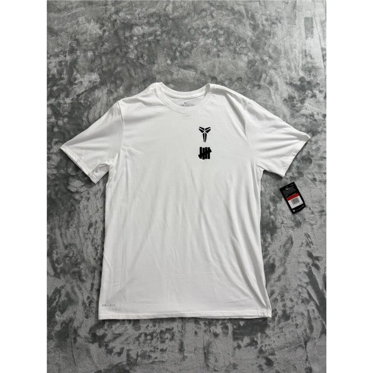 Nike Kobe Undefeated Shirt Mens Large White Dri-fit Basketball Tee Logo
