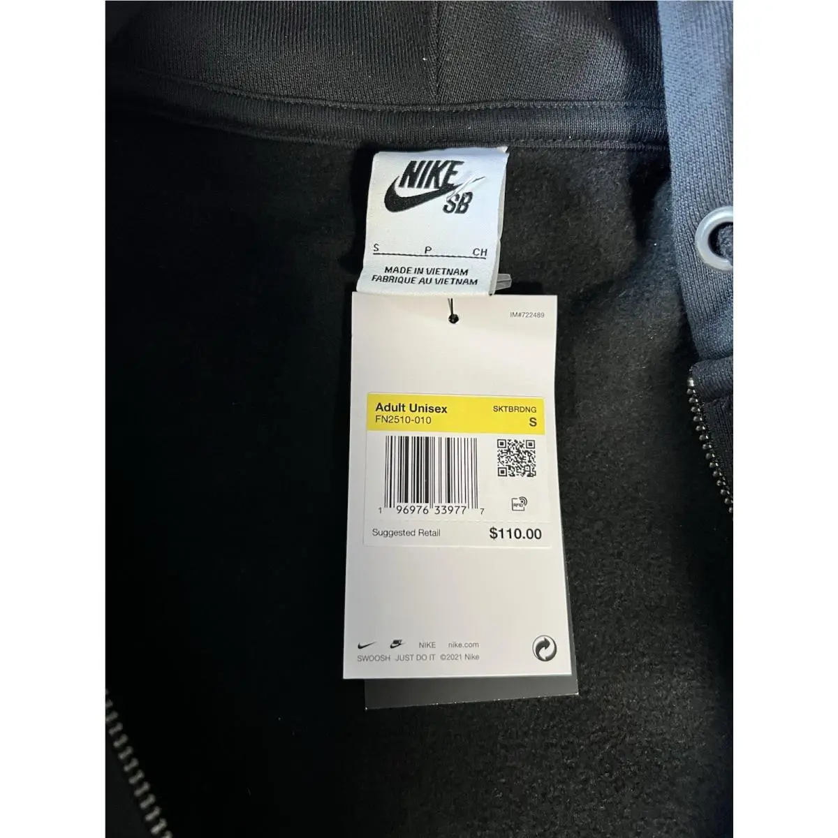 Nike clothing - Black (UPC: 0196976339777) 9