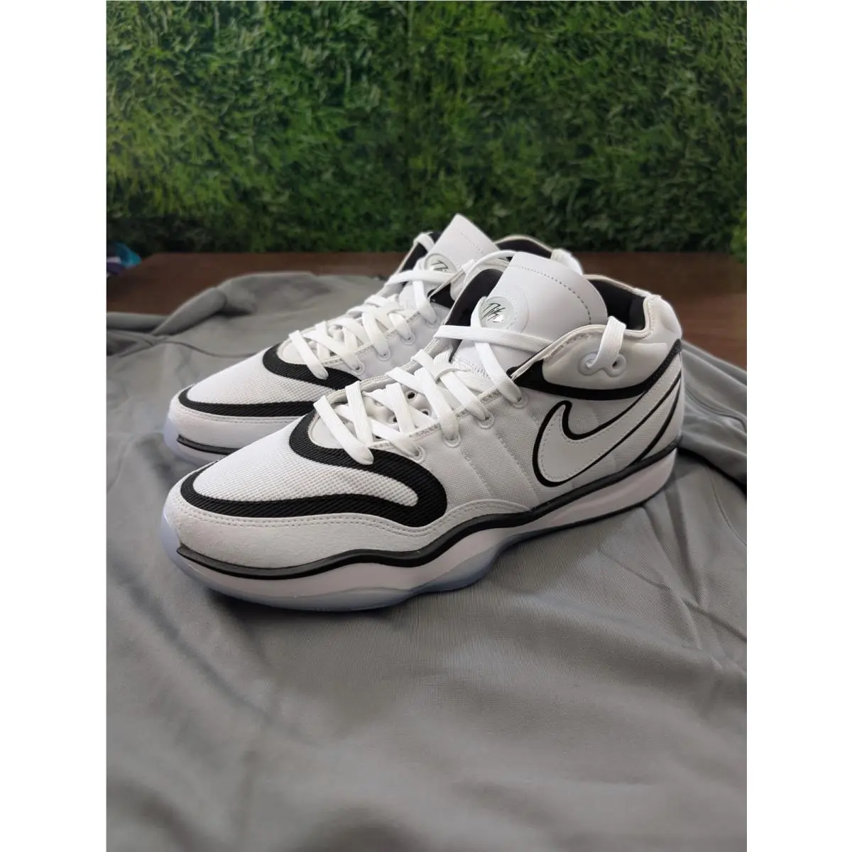 Air Zoom G T Hustle 2 Basketball Shoes White/black Size 10/Wmns Size 11.5 by Nike
