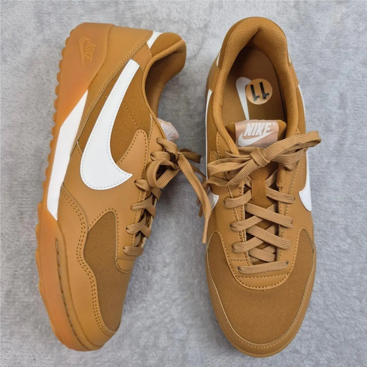 Terra Manta Flax Leather HQ1940-200 Women`s Size 11 Sneakers by Nike