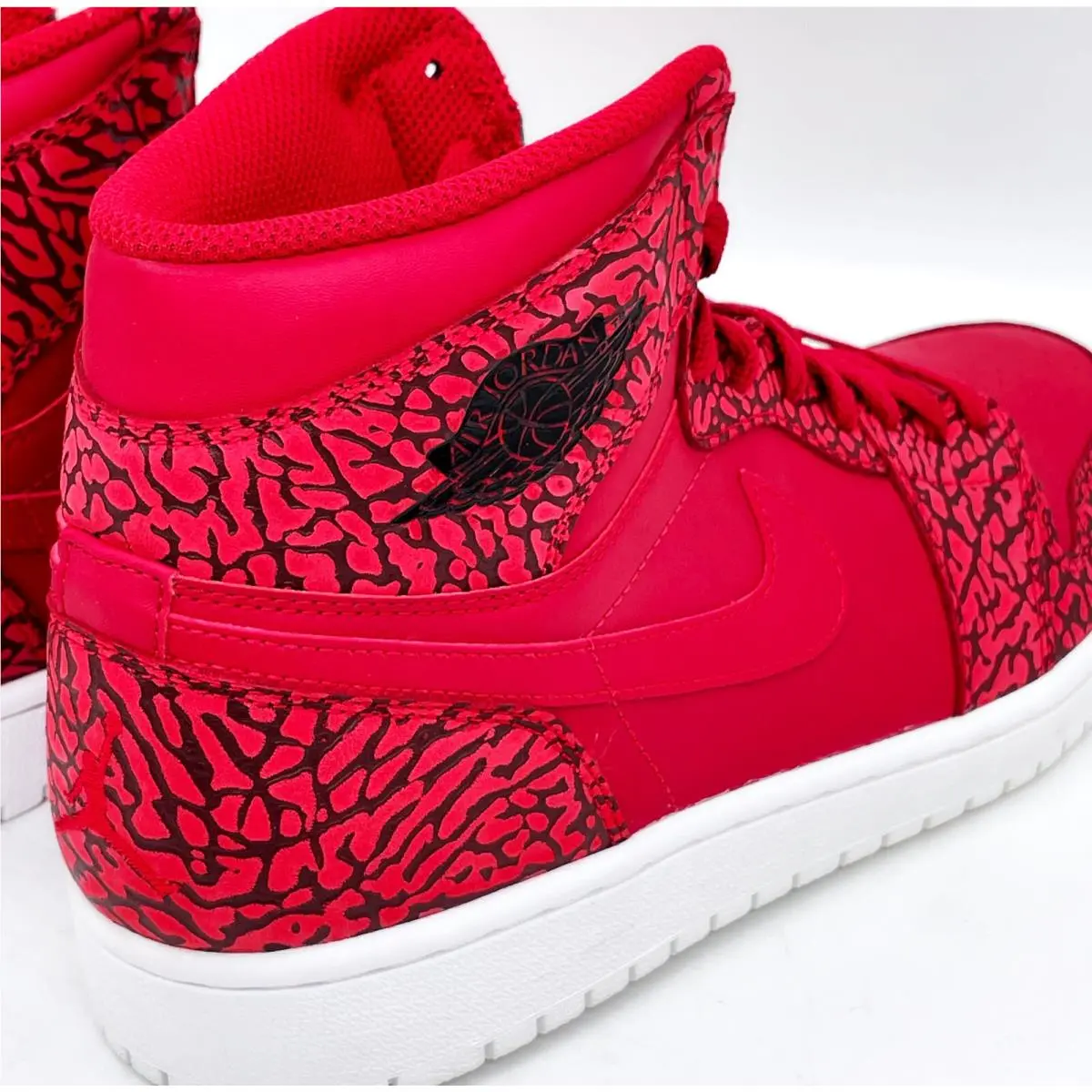Nike shoes - Air Jordan 1 Retro High - 839115600 - Red 5
