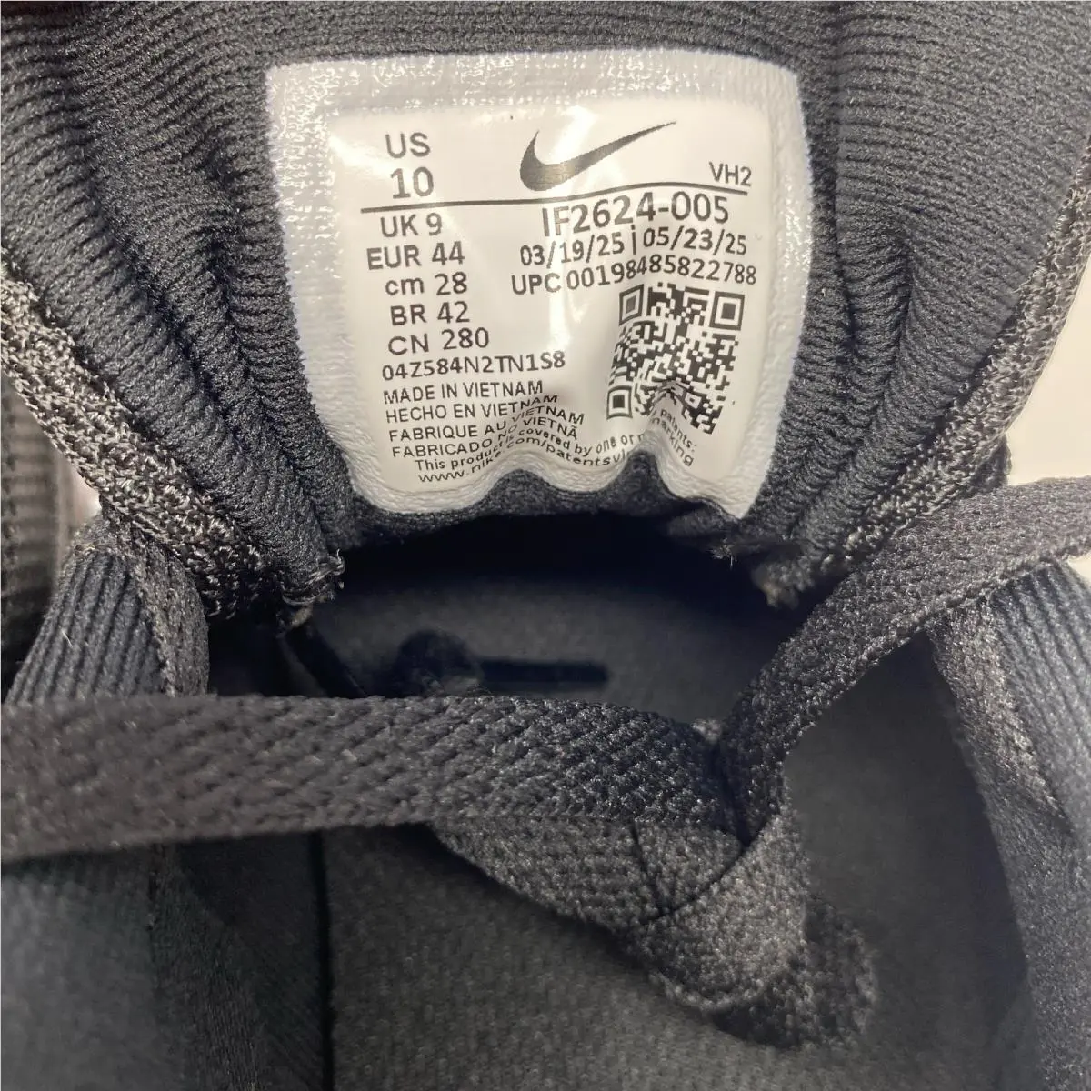 Nike shoes - Black (UPC: 198485822788) 1