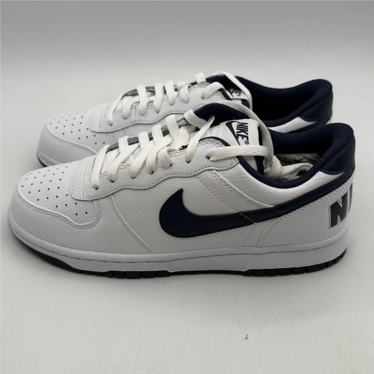 Big  Low Shoes Mens Size 8 White Midnight Navy Lifestyle 355152-140 by Nike