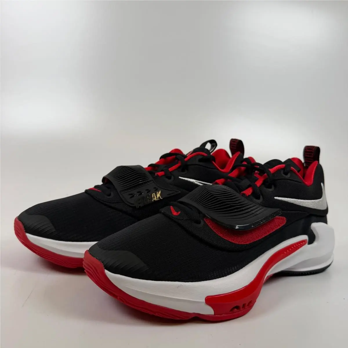 Zoom Freak 3 Black Red White Mens Basketball Shoes DA0694-003 Size 10.5 by Nike