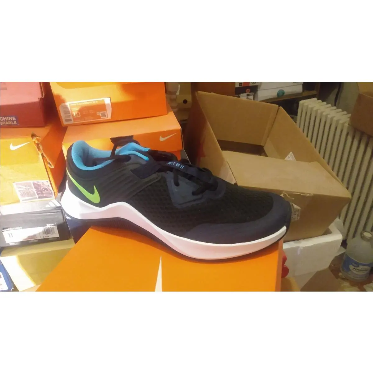 MC Trainer Men`s Sneakers Size 9M by Nike
