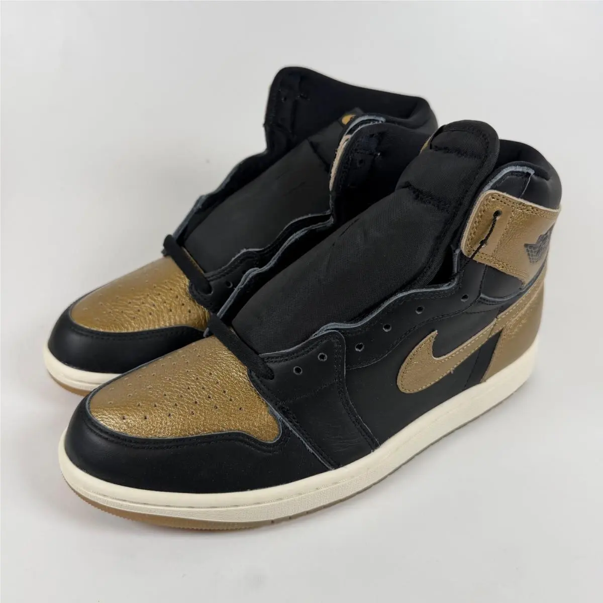Air Jordan 1 Retro High OG Black Metallic Gold DZ5485-071 Mens Size 10 by Nike