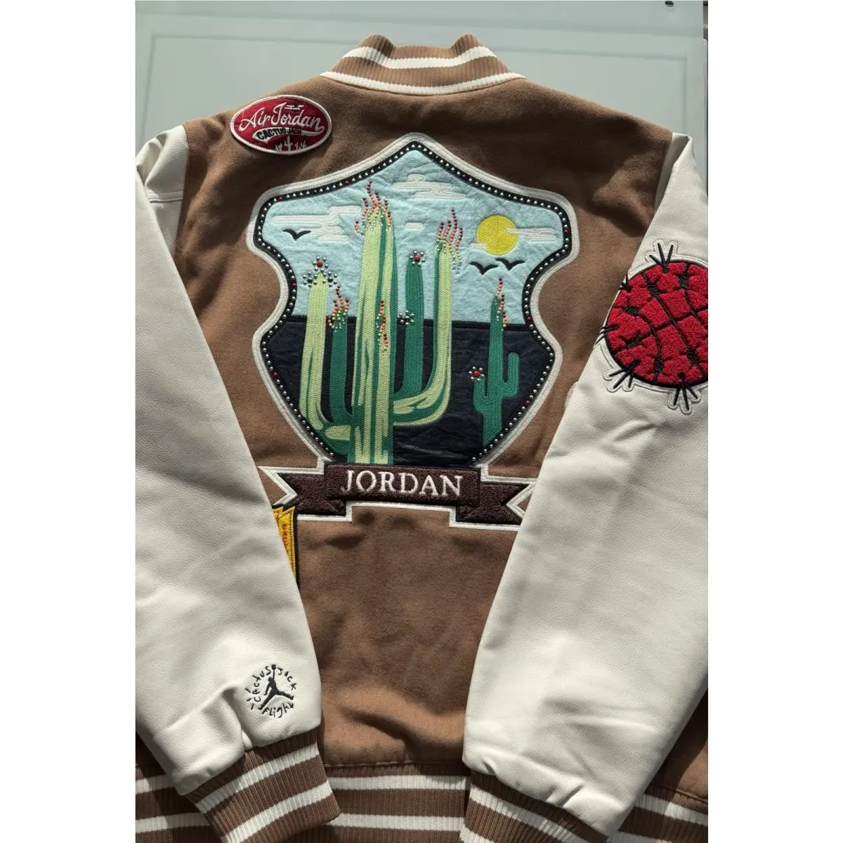 Travis Scott × Jordan Men’s Varsity Jacket Antique Brown DO4103-256 Size Xxl
