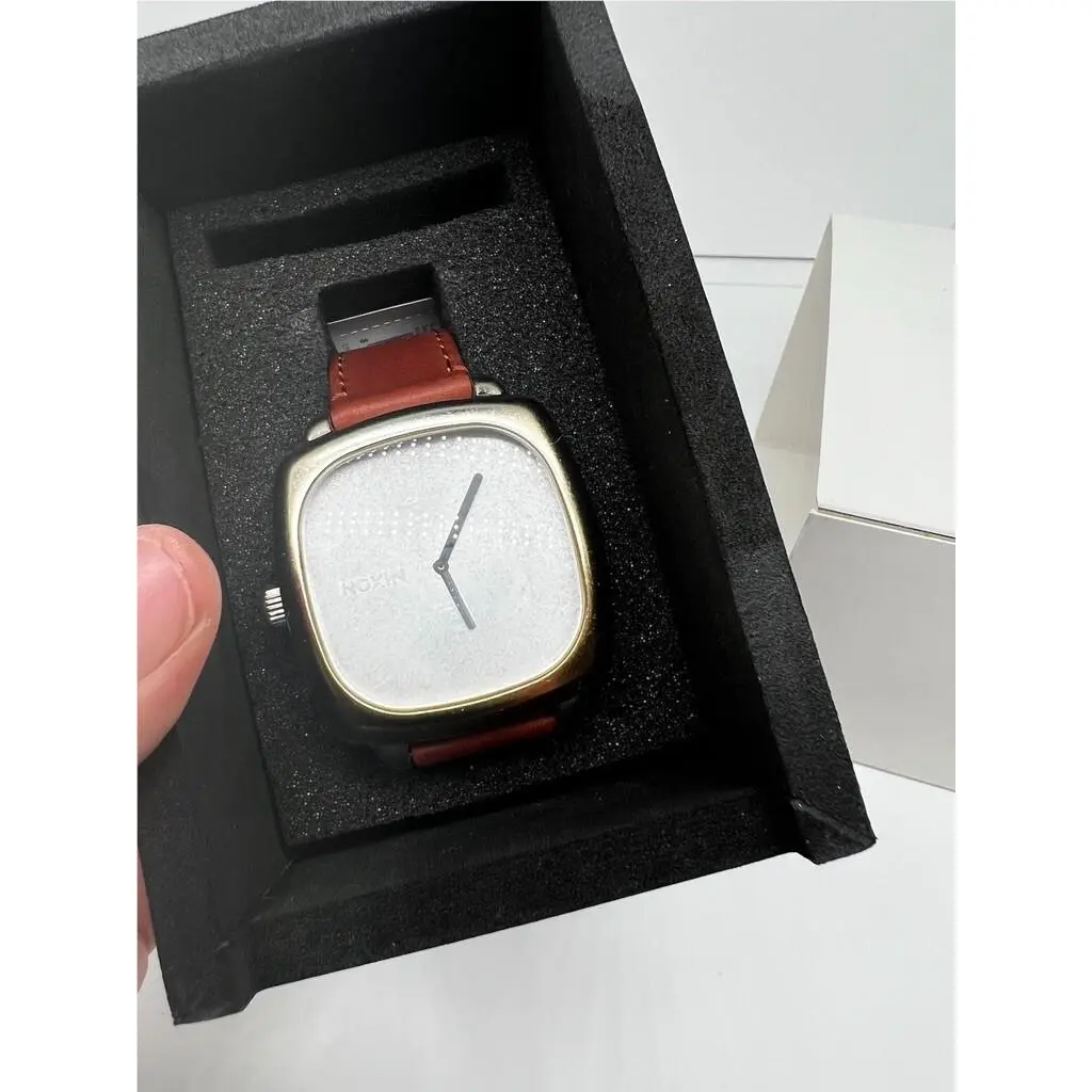 Hot Stepper The Shutter SS Leather Band Tag Missing A286 747 by Nixon