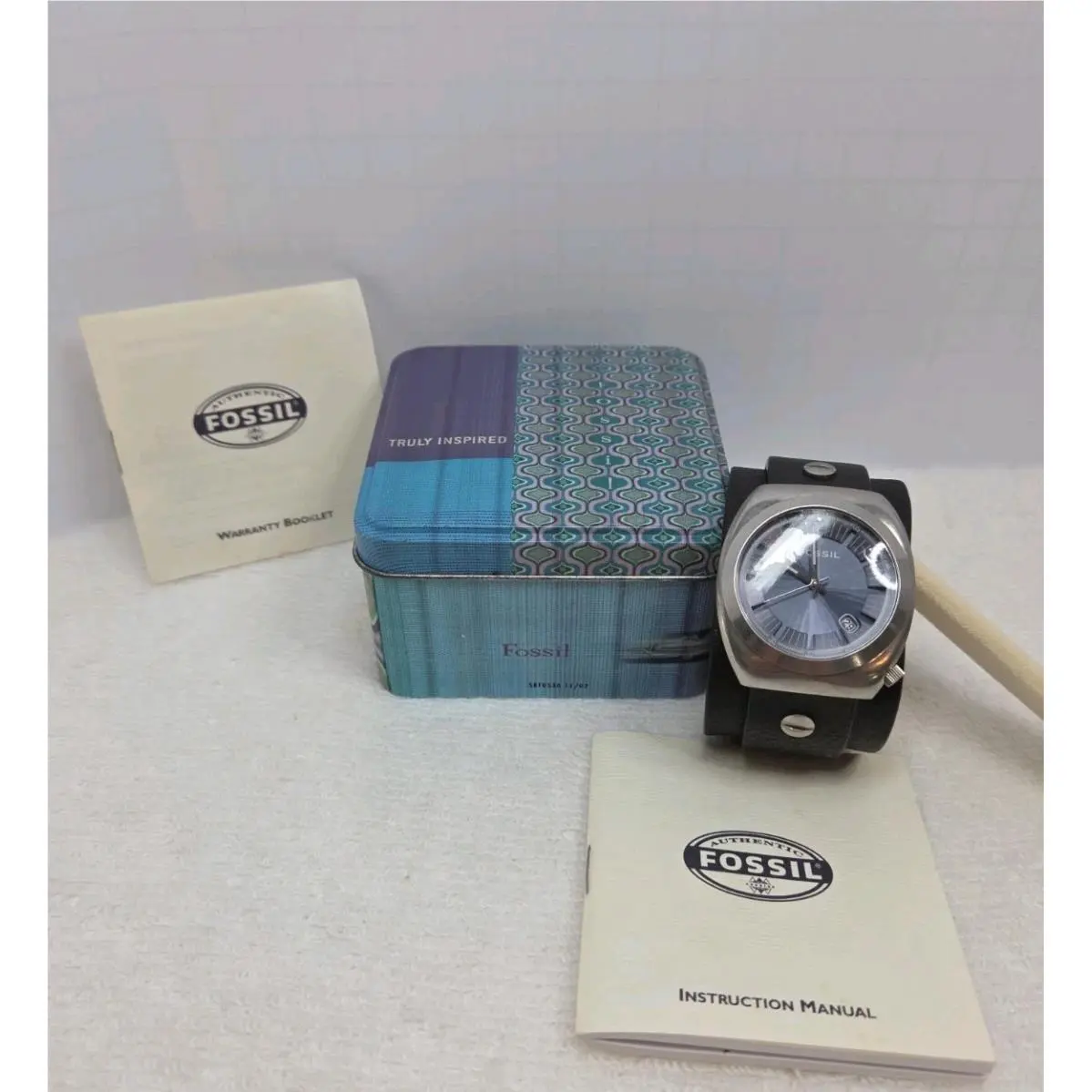 JR8209 Mens Wide Leather Cuff Watch Blue Dial Nos Vintage In Tin Full by Fossil