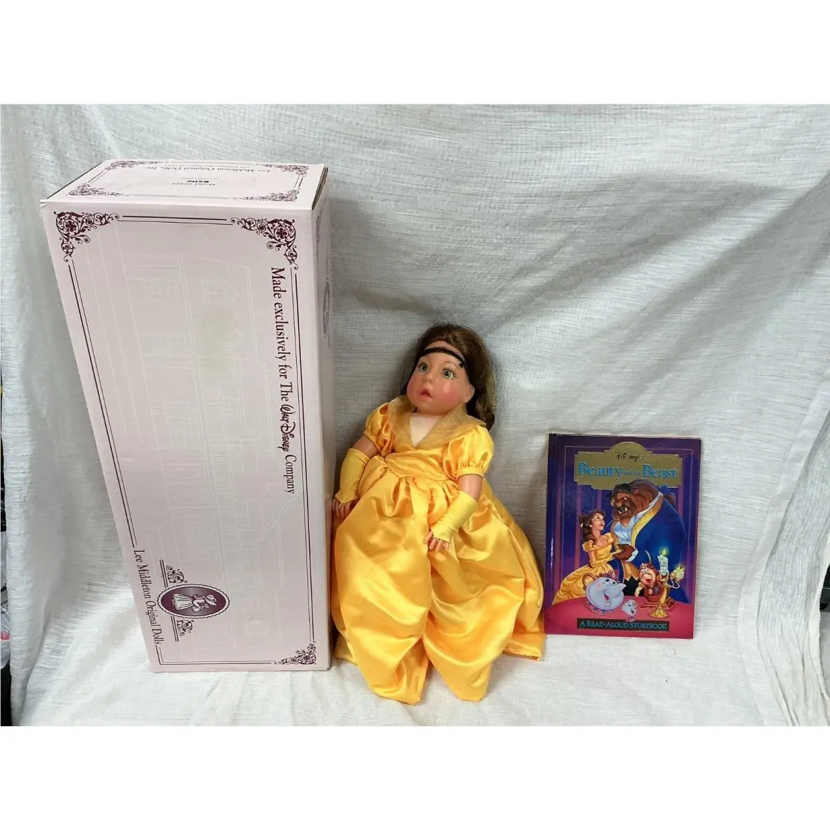 Lee Middleton Disney Belle Doll W/kitten Book Model 425