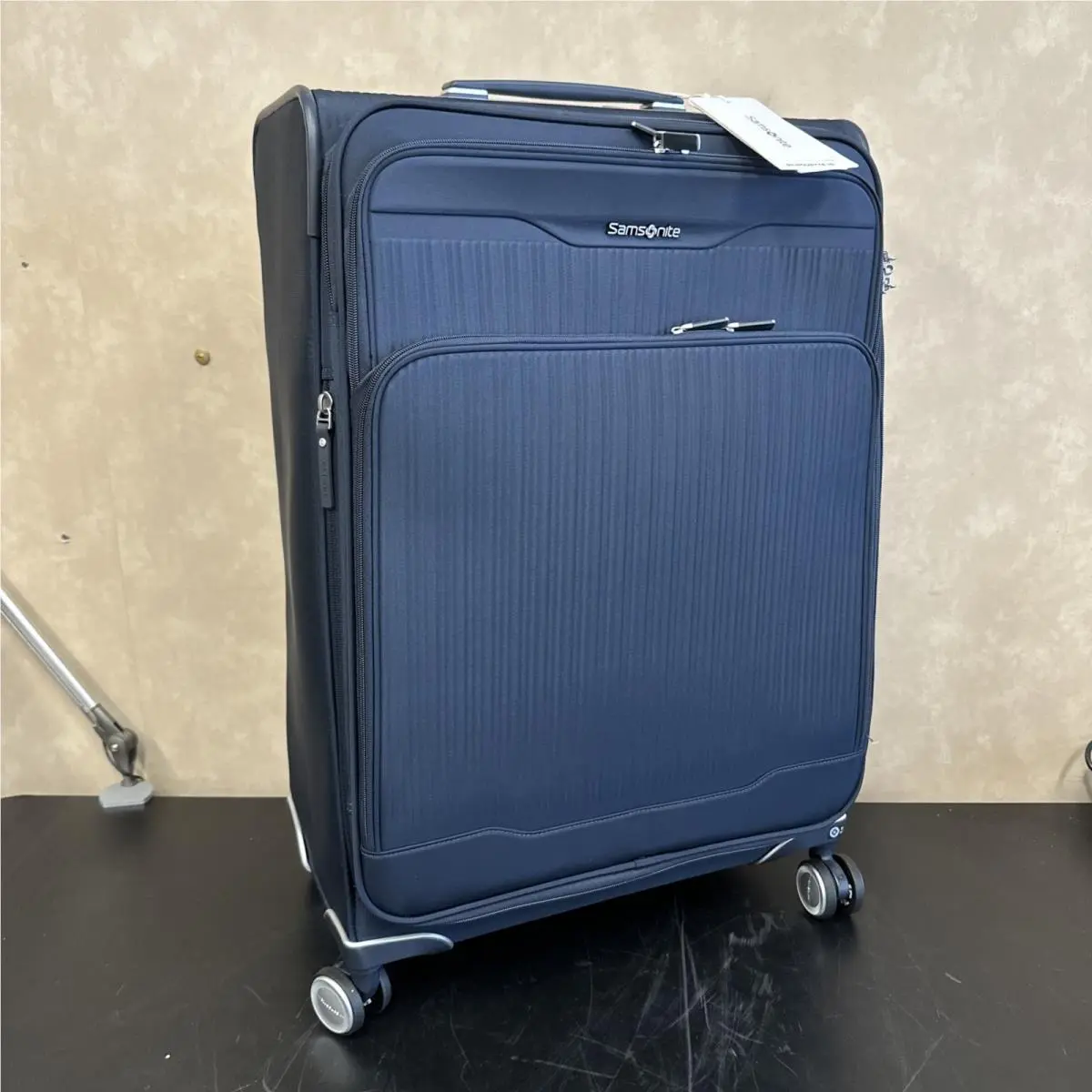 Silhouette 18 Softside Medium Spinner Suitcase Navy 153640-D418 by Samsonite