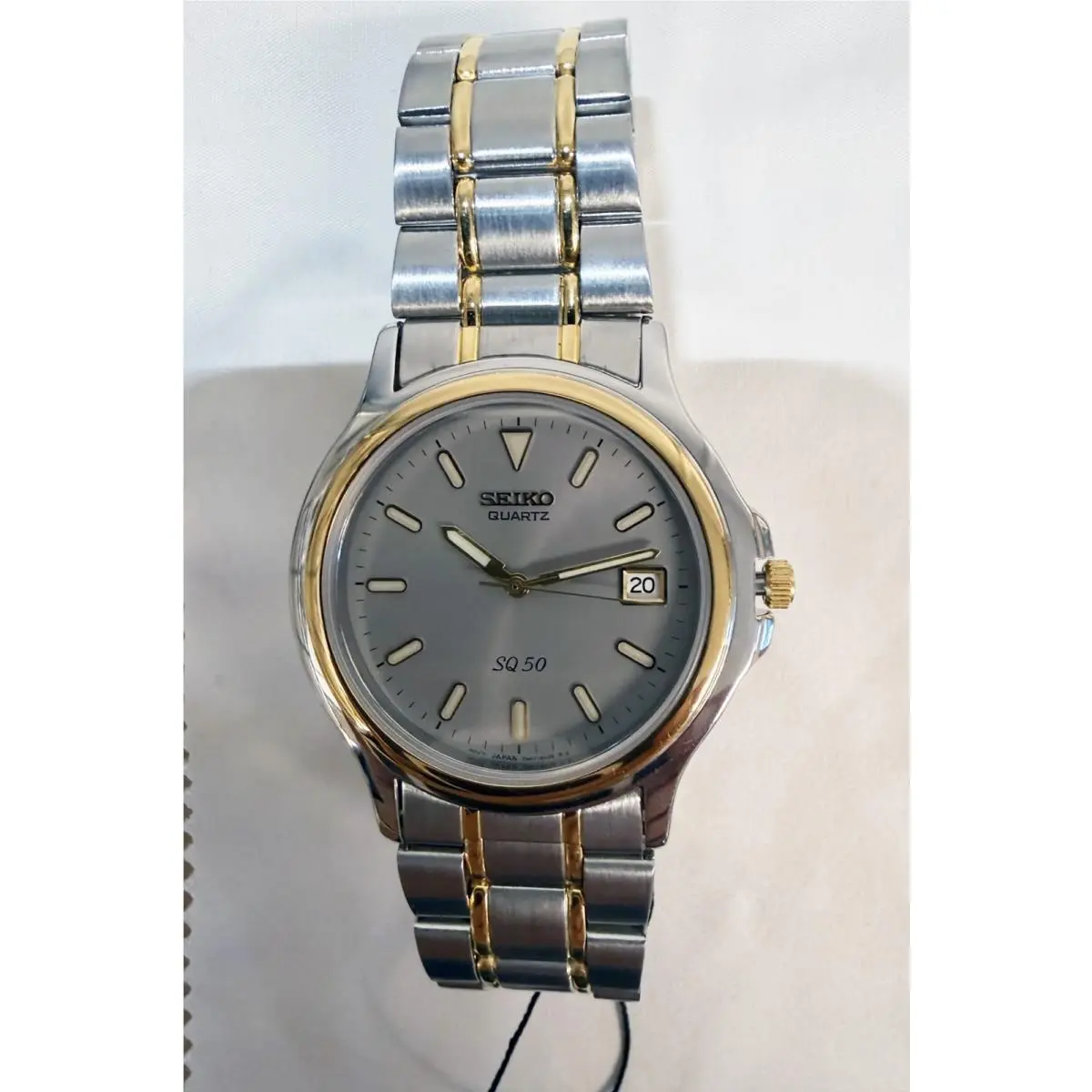 SJQ018P1 Men`s Quartz Sapphire Glass Gray Dial Date 50m WR SJQ018 by Seiko