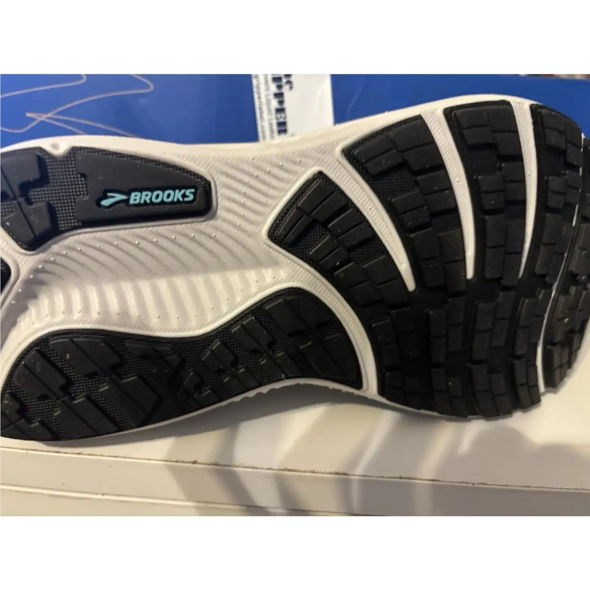 Brooks shoes - Brooks Ghost 17 - Ghost - 120451-1B 138 - White 2