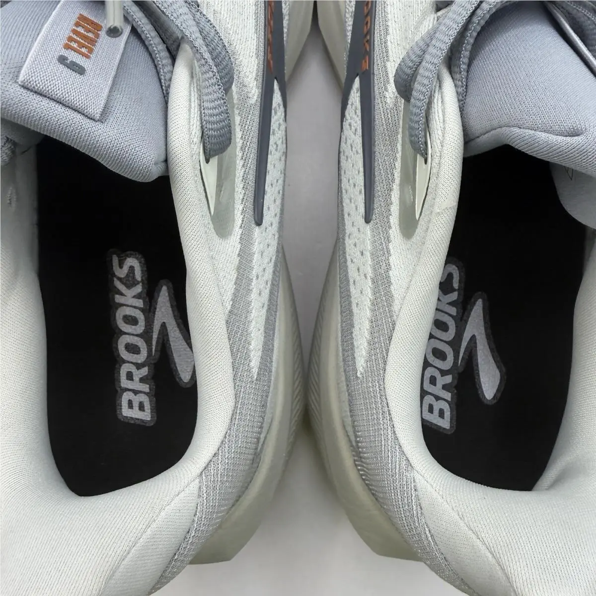 Brooks shoes - Brooks Revel - Revel - Gray 4