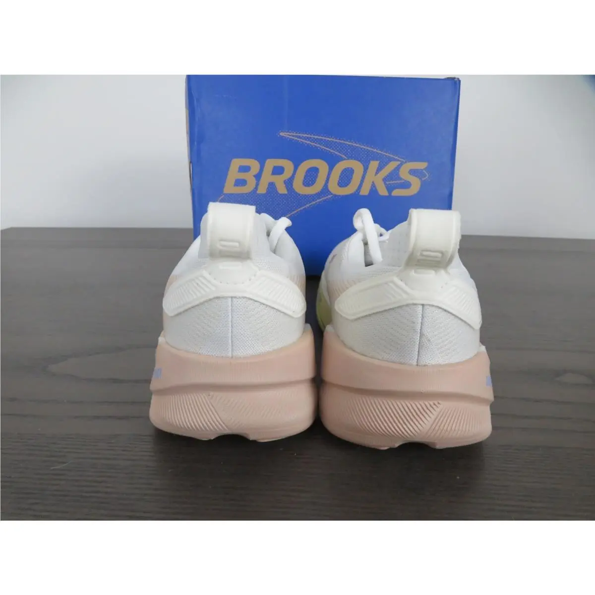 Brooks shoes - Brooks Ghost Max 4 - Ghost Max - 1204851B173 - White 3