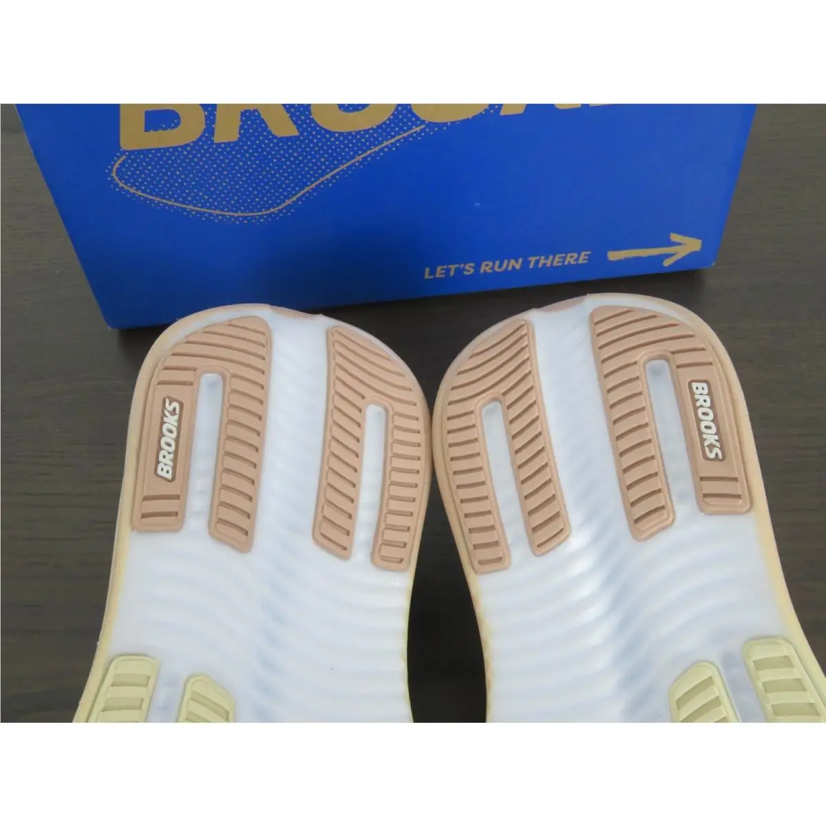 Brooks shoes - Brooks Ghost Max 4 - Ghost Max - 1204851B173 - White 6