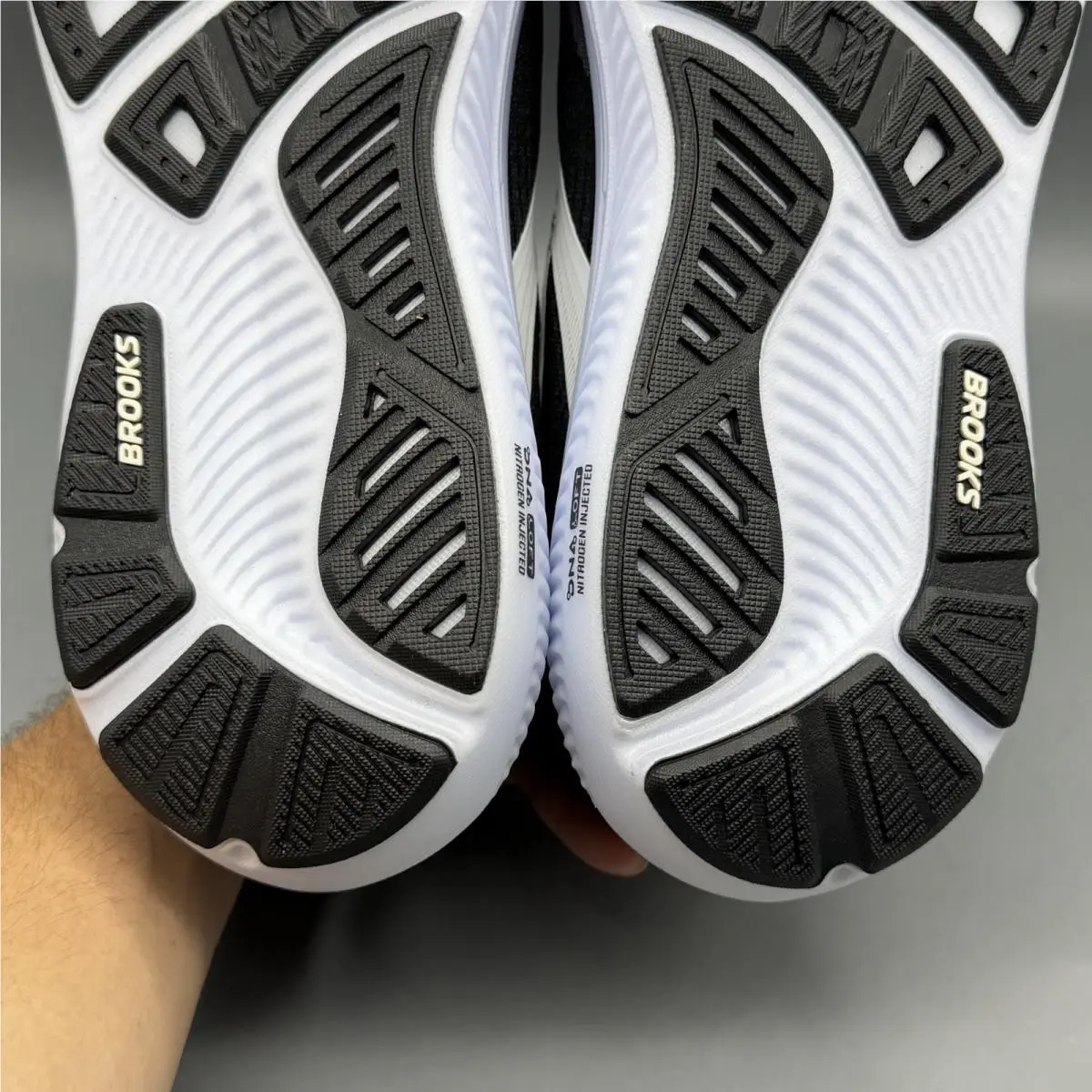 Brooks shoes - Brooks Ghost 18 - Ghost - 1104931D090 - Black (UPC: 0195394869347) 8