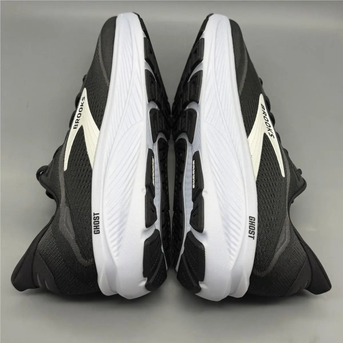 Brooks shoes - Brooks Ghost 18 - Ghost - 1104931D090 - Black (UPC: 0195394869347) 4