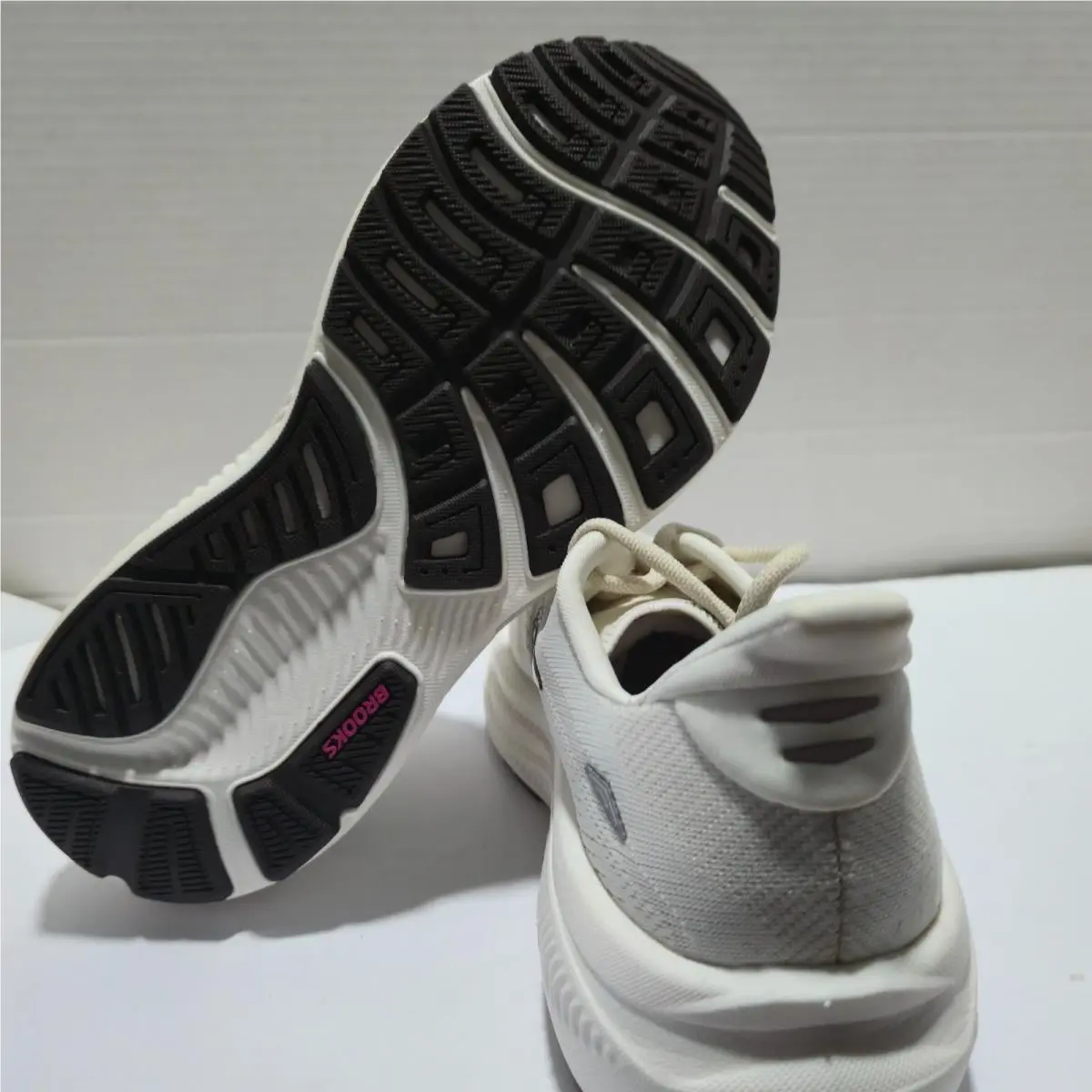 Brooks shoes - Brooks Ghost - Ghost - 120482-1B-107 - White 1